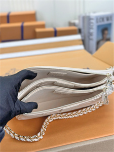 L.V  Multi Pochette Accessories Monogram Empreinte Grained Cowhide Cream M80399