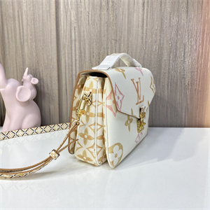 L.V Pochette Métis Bag Canvas Beige M23055