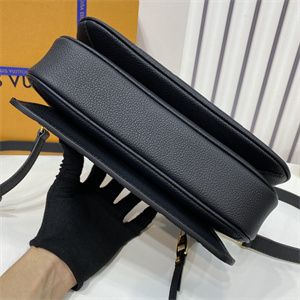 L.V Pochette  Métis  Monogram Empreinte Black M41487
