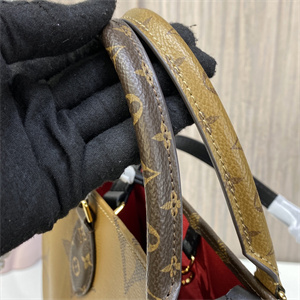 L.V ONTHEGO MM Monogram Canvas with Black Leather Long Strap M45321