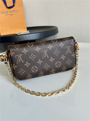 L.V Wallet On Chain IVY Monogram Canvas M81911