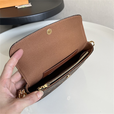 L.V Wallet On Chain IVY Monogram Canvas M81911