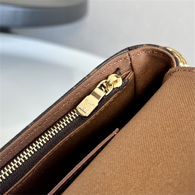 L.V Wallet On Chain IVY Monogram Canvas M81911