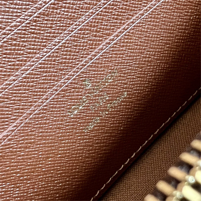 L.V Wallet On Chain IVY Monogram Canvas M81911