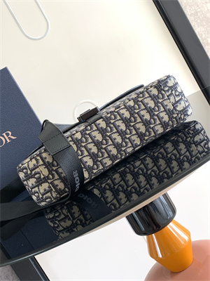 D*or saddle messenger bag oblique jacquard with grained calfskin