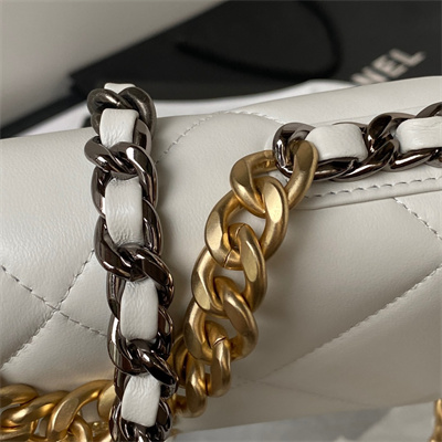 Cha.nel Wallet On Chain Lambskin Gold Tone Metal White AP3267