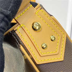 L.V Hudson GM Shoulder Bag Monogram Canvas M40045