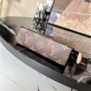 L.V Toiletry Pouch 15 Monogram Canvas M47546