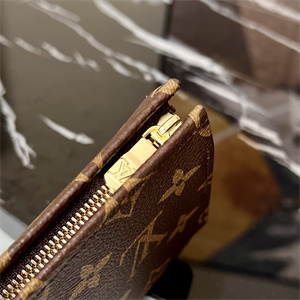 L.V Toiletry Pouch 15 Monogram Canvas M47546