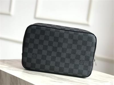 L.V Toilet Pouch GM Damier Graphite N47521