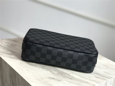 L.V Toilet Pouch GM Damier Graphite N47521