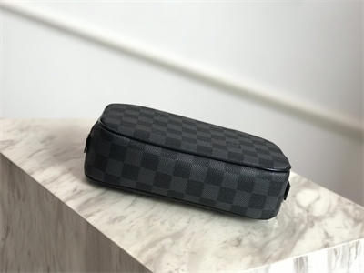 L.V Toilet Pouch PM Damier Graphite N47522