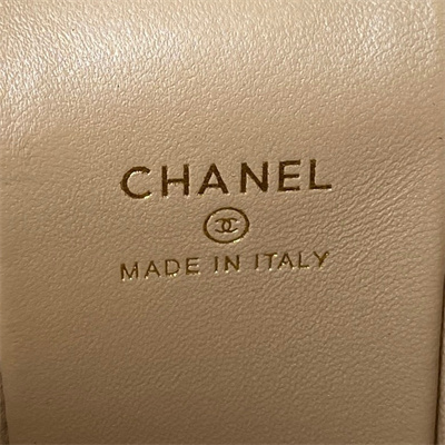 Cha.nel Vanity Case With Top Handle Lambskin Gold Tone Metal White AP2730