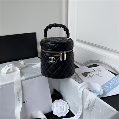 Cha.nel Vanity Case With Top Handle Lambskin Gold Tone Metal Black AP2730