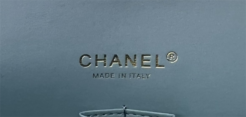 Cha.nel Medium Classic Flap Bag Tweed Gold Tone Metal Dk Blue A01112