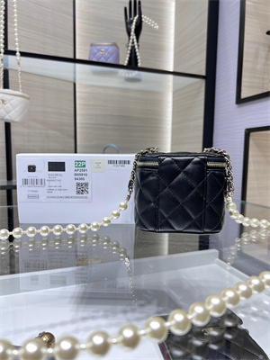 Cha.nel Vanity Case With Chain Lambskin Gold Tone Metal Black AP2581