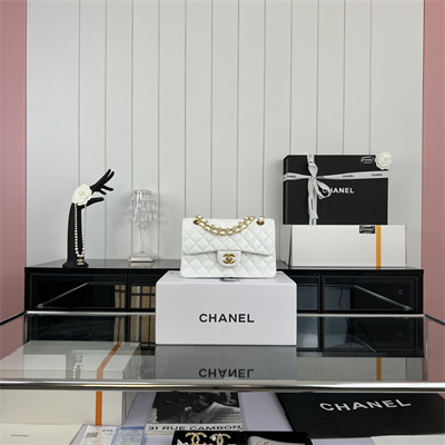 Cha.nel Small Classic Flap Bag Lambskin Gold Tone Metal White 01117