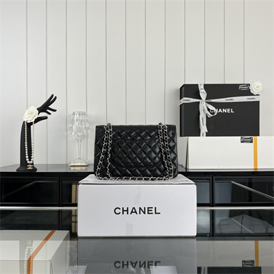 Cha.nel Medium Classic Flap Bag Lambskin Silver Tone Metal Black 01112