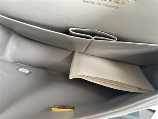 Cha.nel Medium Classic Flap Bag Grained Calfskin Gold Tone Metal Grey 01112