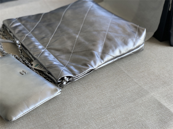 Cha.nel 22 Small Handbag Shiny Calfskin Silver Tone Metal Silver AS3260