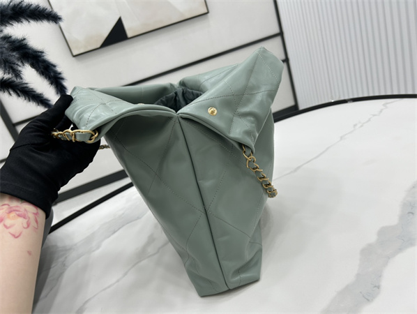 Cha.nel 22 Medium Handbag Shiny Calfskin Gold Tone Metal Mint AS3261