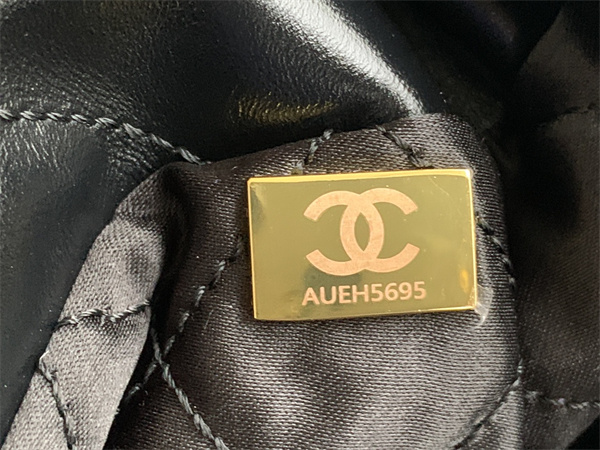 Cha.nel 22 Medium Handbag Shiny Calfskin Gold Tone Metal Black AS3261