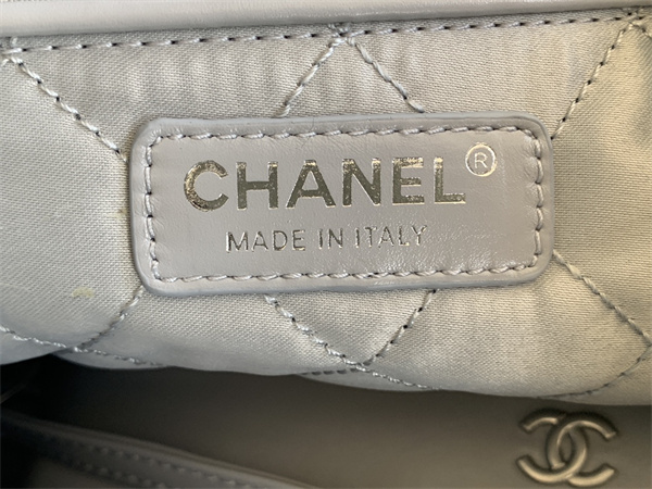 Cha.nel 22 Medium Handbag Shiny Calfskin Silver Tone Metal Grey AS3261