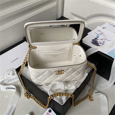 Cha.nel Vanity Case Lambskin Gold Tone Metal White AP3301