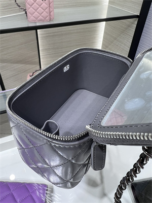 Cha.nel Clutch With Chain Vanity Shiny Crumpled Calfskin, Strass & Ruthenium-Finish Metal Grey AP3593