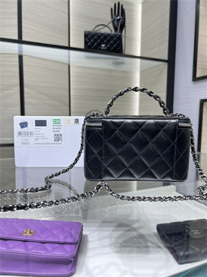 Cha.nel Clutch With Chain Vanity Shiny Crumpled Calfskin, Strass & Ruthenium-Finish Metal Black AP3593