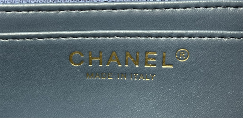 Cha.nel Medium Classic Flap Bag Tweed Gold Tone Metal Navy A01112