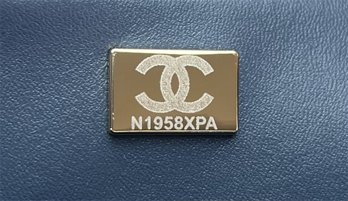 Cha.nel Medium Classic Flap Bag Tweed Gold Tone Metal Navy A01112