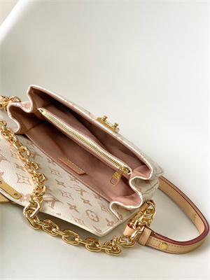 L.V Pochette  Métis  East West Monogram Canvas M46914