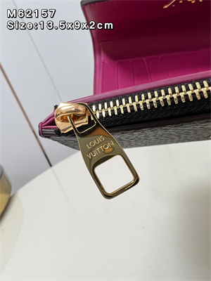 L.V Capucines Compact Wallet Taurillon Leather Black M62157