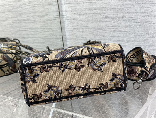 CD Medium Lady Di.or D-Lite Bag Jardin d’Hiver Embroidery Beige