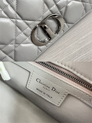 CD Medium Di.or Caro Bag Quilted Macrocannage Calfskin Guncolor Tone Metal Grey