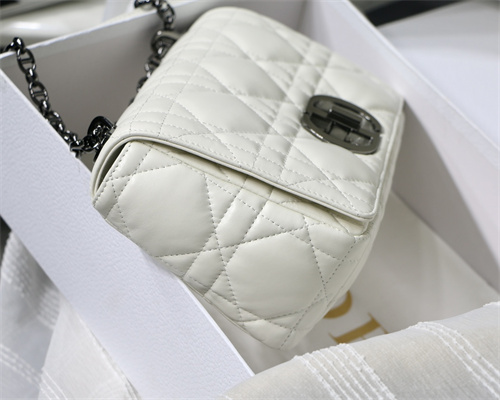 CD Medium Di.or Caro Bag Quilted Macrocannage Calfskin Guncolor Tone Metal White