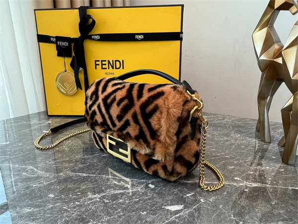 Fen.di BAGUETTE Mini Bag Brown Sheepskin
