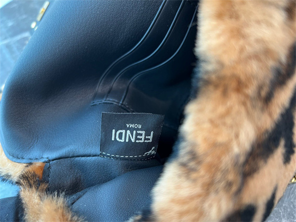 Fen.di BAGUETTE Mini Bag Brown Sheepskin