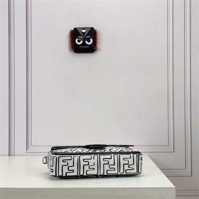 Fen.di BAGUETTE Bag White and Black Nappa Leather With FF Motif