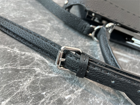 Fen.di Peekaboo Iconic ISeeU Medium Bag Cuoio Romano Leather Black Color With Topstitches