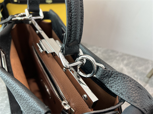 Fen.di Peekaboo Iconic ISeeU Medium Bag Cuoio Romano Leather Black Color With Topstitches