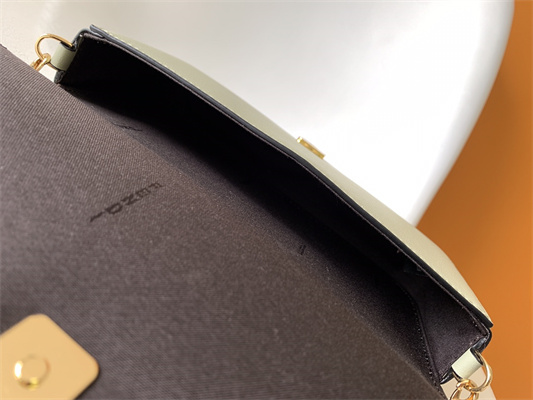 Fen.digraphy Chain Wallet Pale Green Leather