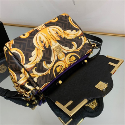 Fen.di Fendace LA Medusa Meidum Handbag Black