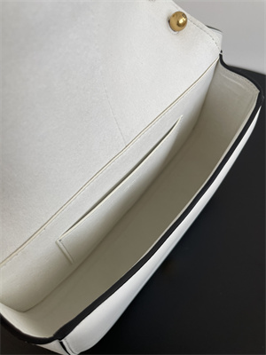 Fen.di C’mon Medium White Leather Bag