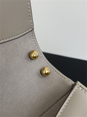 Fen.di C’mon Medium Dove Grey Leather Bag