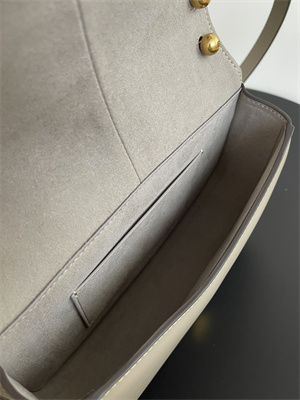 Fen.di C’mon Medium Dove Grey Leather Bag