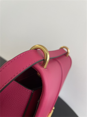 Fen.di C’mon Medium Fuchsia Leather Bag