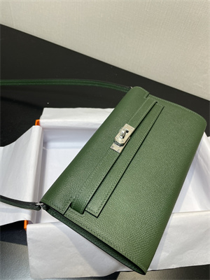 Kelly Classique To Go wallet Epsom Leather Silver Tone Metal In Vert Anglais Color HS