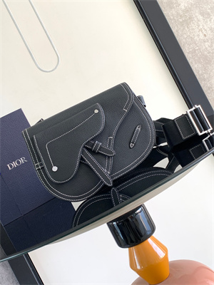 Di.or Saddle Pouch Black Grained Calfskin